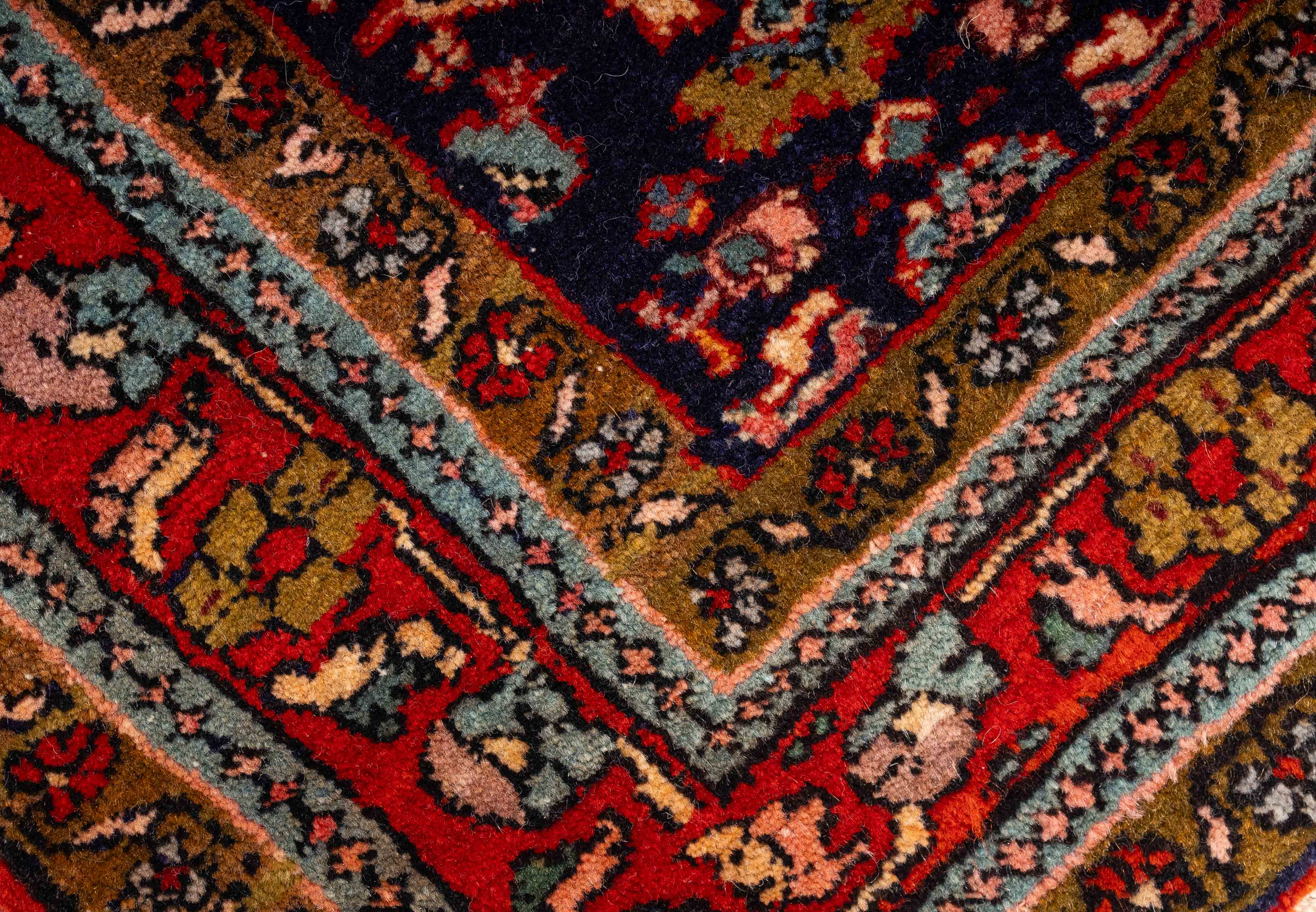 Traditional Persian Bidjar Rug <br> 3'9 x 5'4