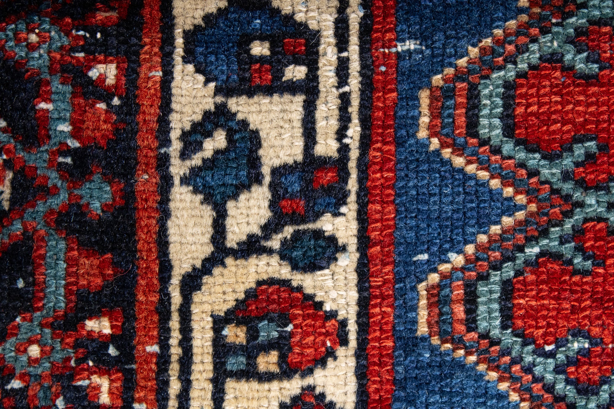 Traditional Persia Senneh Rug <br> 3'3' x 4'8'