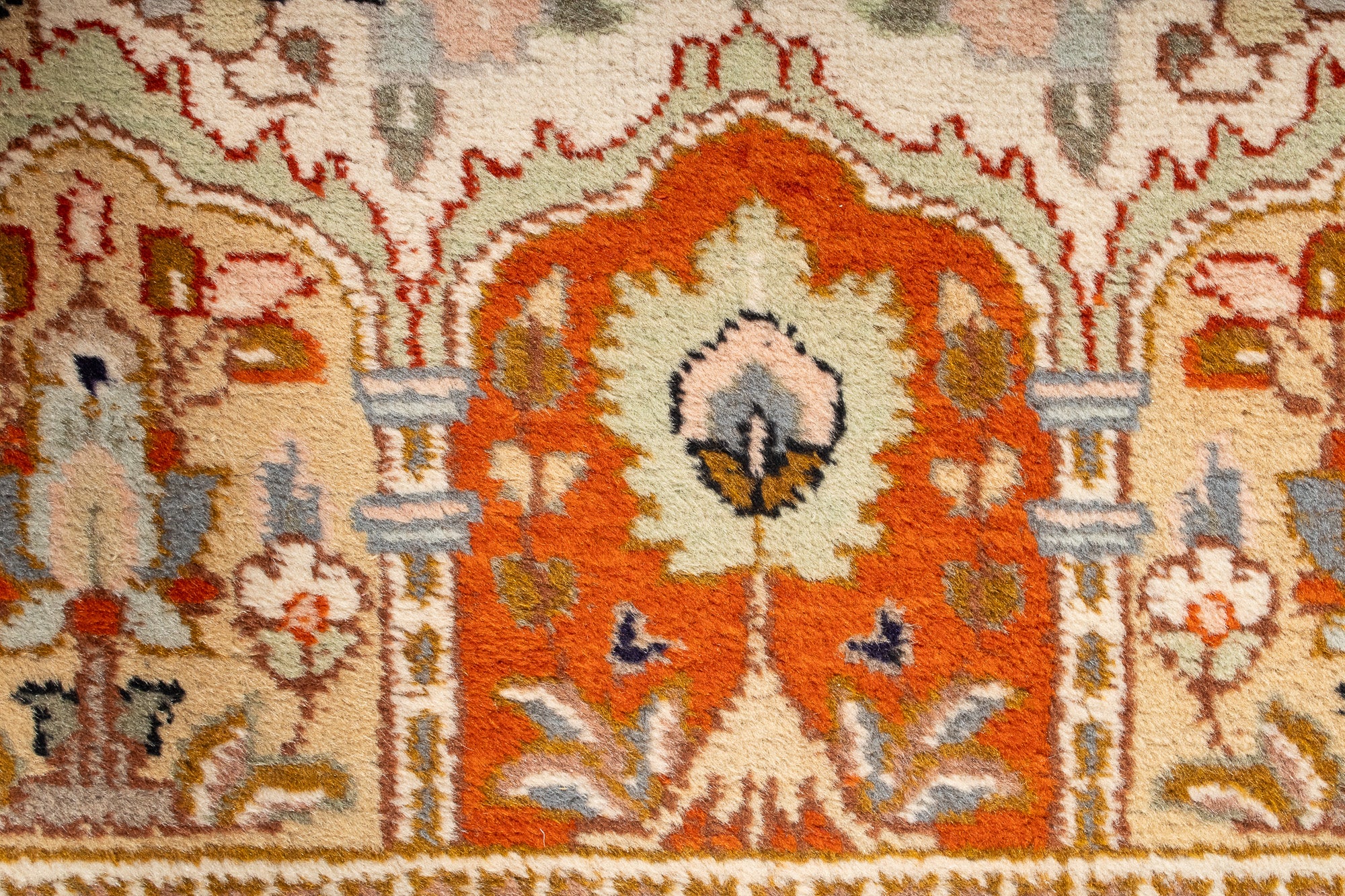 Persia Tabba Tabriz Rug <br> 2'8 x 3'8