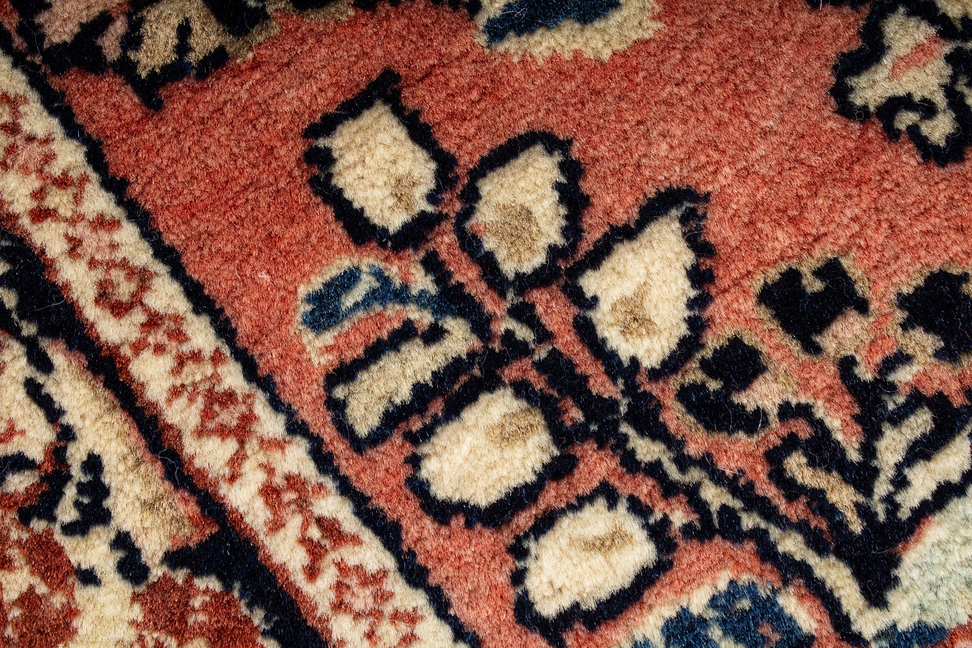 Traditional Persia Sarouk Rug <br> 1'11 x 4'6