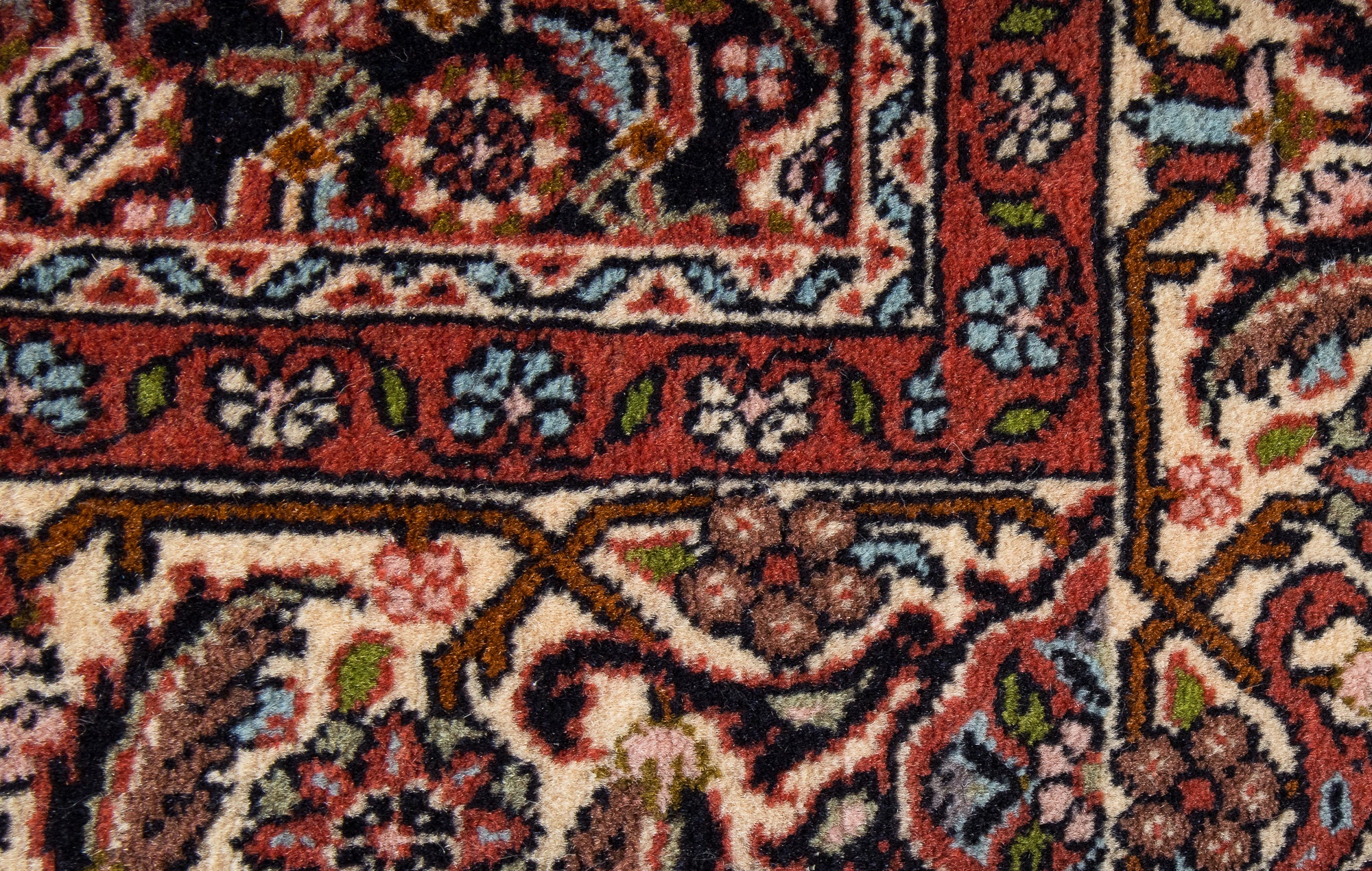 Traditional Persian Bidjar Rug <br> 4'10 x 6'0