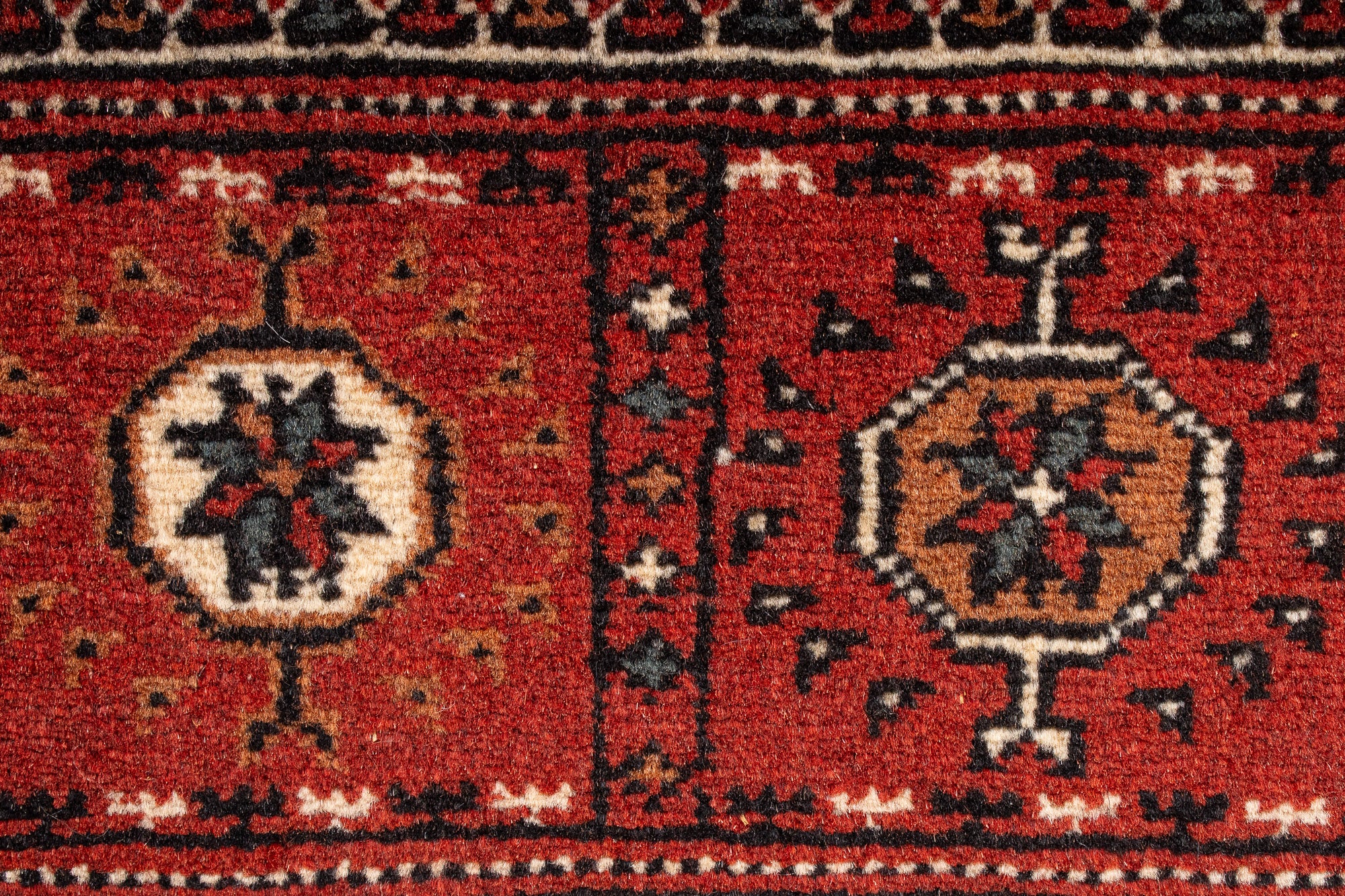 Persian Torkoman Rug <br> 3'6' x 5'0'